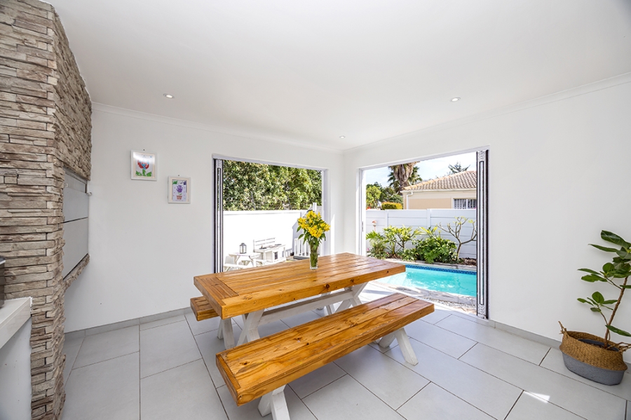 3 Bedroom Property for Sale in Sunningdale Western Cape